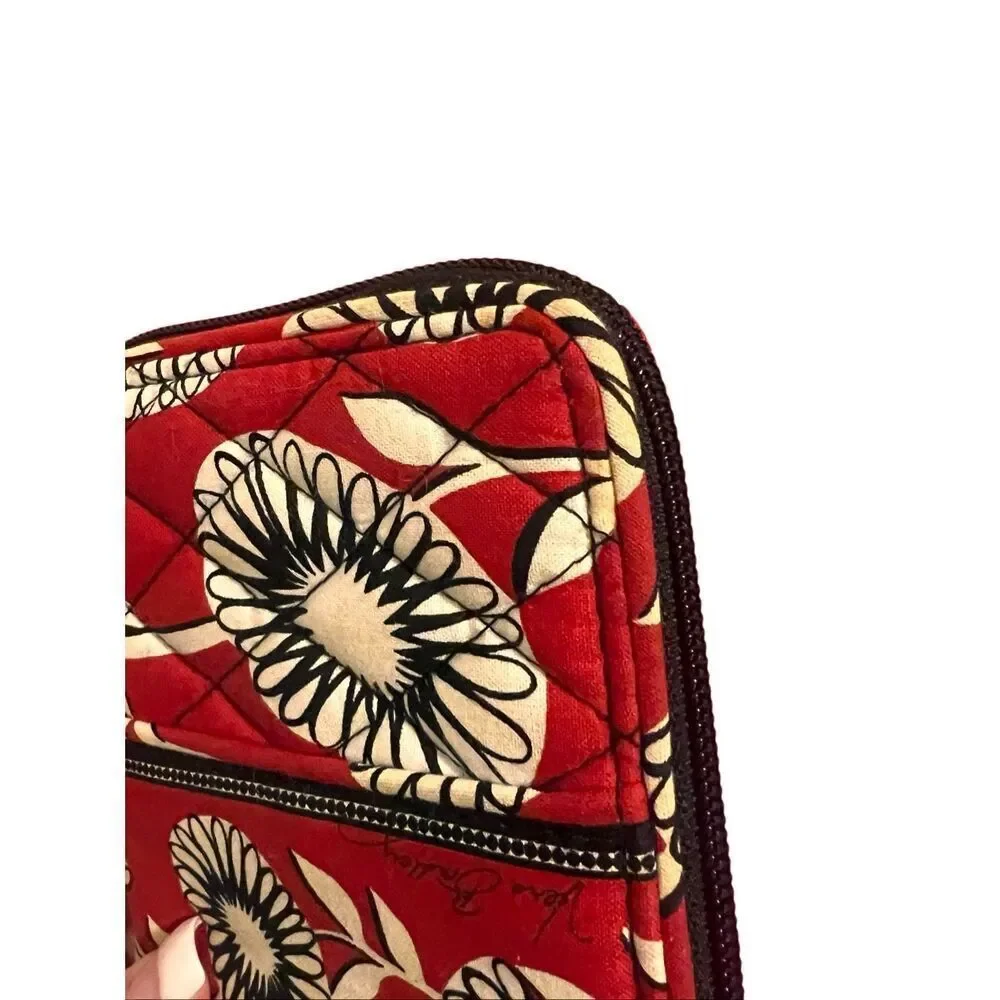Vera Bradley Womens Quilted Floral Deco Daisy Zip Around Wallet Red OS